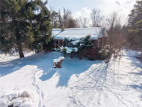 6779 Bear Ridge Rd, Pendleton, NY 14094