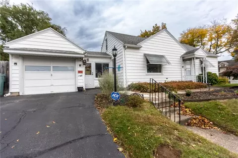 88 Colebourne Rd, Rochester, NY 14609