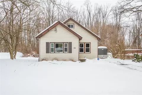 102 Elmore Dr, Rochester, NY 14606