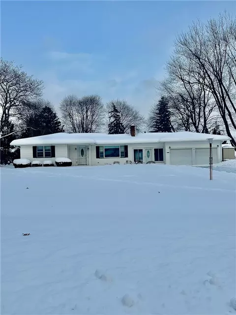 33 Wedgewood Dr, Gates, NY 14624