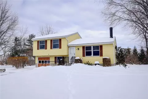 56 Ridge Meadows Dr, Ogden, NY 14559