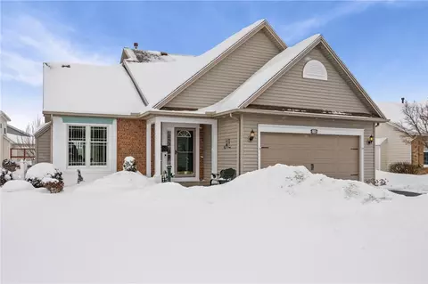 18 Shiloh Ct, Greece, NY 14612