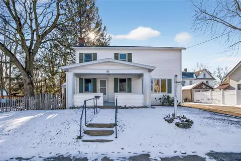 47 Pleasant St, Phelps, NY 14532
