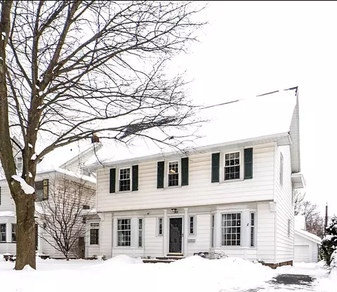 187 Chestnut Hill Dr, Irondequoit, NY 14617