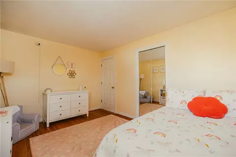 Bedroom - 48 Willowen Dr, Irondequoit, NY 14609 photo 3 of 4