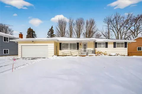 38 Valencia Dr, Gates, NY 14606