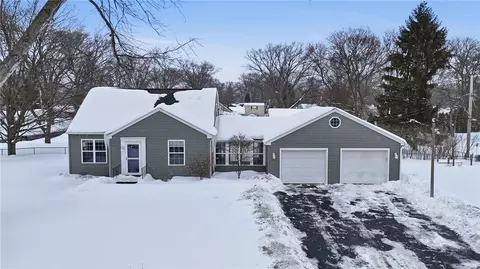 250 Norwood Cir, Webster, NY 14580