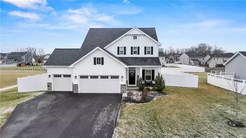 6027 Ivory Dr, Farmington, NY 14425