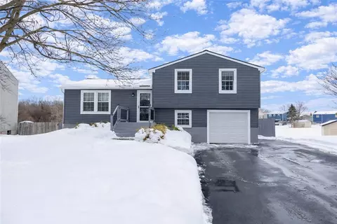 5722 Dalton Dr, Farmington, NY 14425