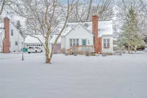 60 Daytona Ave, Webster, NY 14580