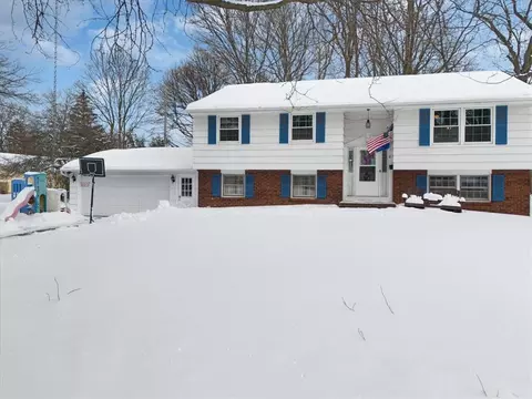 280 Fox Meadow Rd, Greece, NY 14626