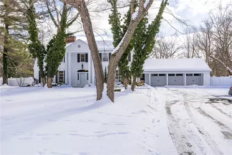 28 Mitchell Rd, Pittsford, NY 14534