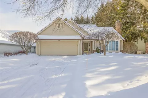 22 Bishops Ct, Pittsford, NY 14534