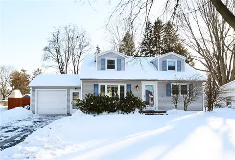 41 Summer Ln, Greece, NY 14626