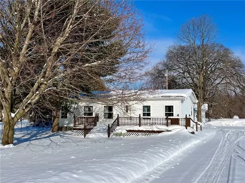 9207 Wayne Center Rose Rd, Lyons, NY 14489