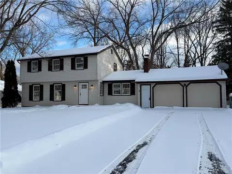 75 Chadwick Dr, Rochester, NY 14618