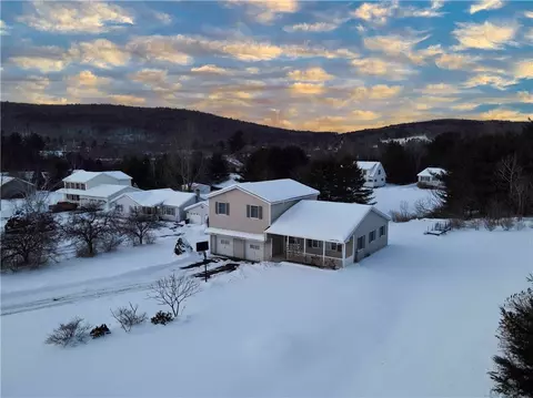 112 Central Dr, Oneonta, NY 13820