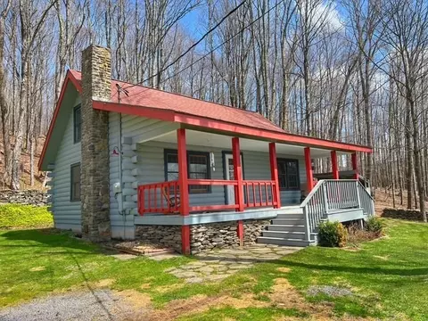 605 Cross Rd, Middletown, NY 12455