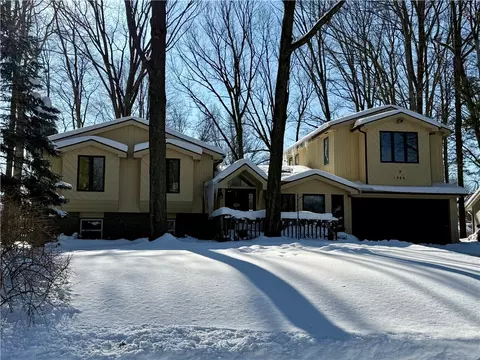 466 True Hickory Dr, Greece, NY 14615
