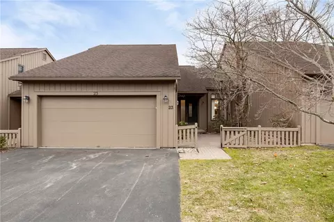 23 Sky Ridge Dr, Rochester, NY 14625