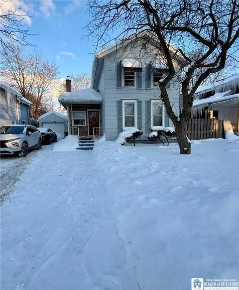 48 Pound St, Lockport, NY 14094