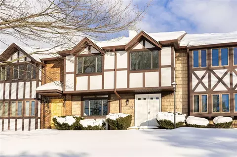 82 Camberley Pl, Penfield, NY 14526