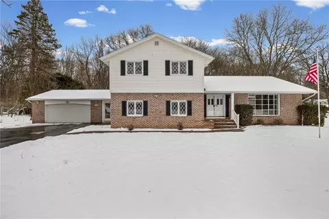 59 Callingham Rd, Pittsford, NY 14534
