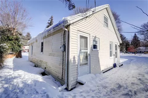 Exterior - 172 Wildmere Rd, Irondequoit, NY 14617 photo 2 of 5
