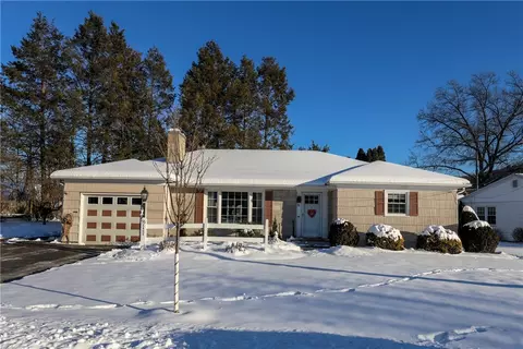 96 Greenridge Dr E, Elmira, NY 14905