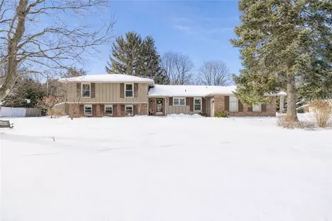 9 Bromley Rd, Pittsford, NY 14534