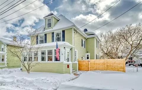 83 Phoenix St, Canandaigua, NY 14424