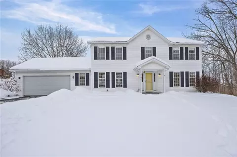 3500 View Pointe Dr, Macedon, NY 14502