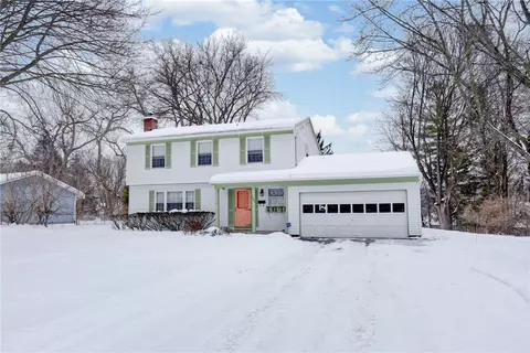 105 Winterset Dr, Rochester, NY 14625