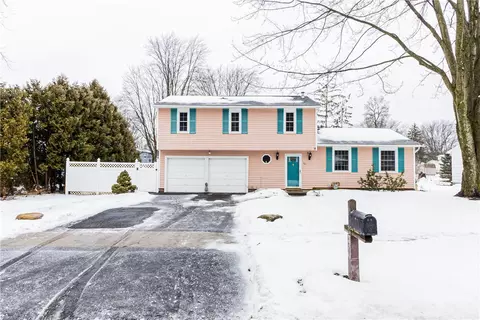 52 Elmford Rd, Gates, NY 14606