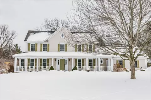 36 Farm Field Ln, Pittsford, NY 14534