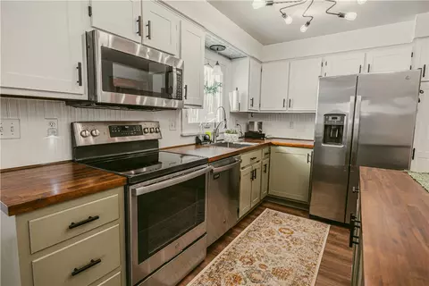 Kitchen - 25 Walnut Park, Irondequoit, NY 14622 photo 3 of 3