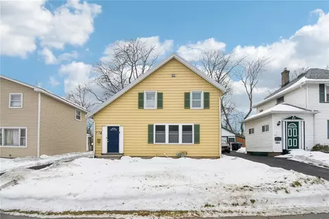 77 Parkview Ter, Irondequoit, NY 14617