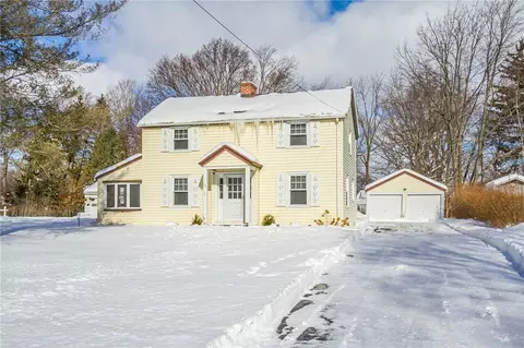 60 Rye Rd, Greece, NY 14626