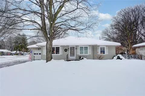 7 Allwood Dr, Irondequoit, NY 14617