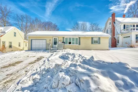 85 Windsor Rd, Greece, NY 14612