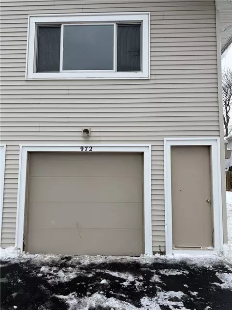 972 Eastbrooke Ln, Rochester, NY 14618