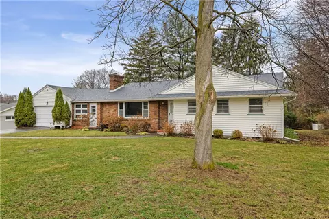 5 Callingham Rd, Pittsford, NY 14534