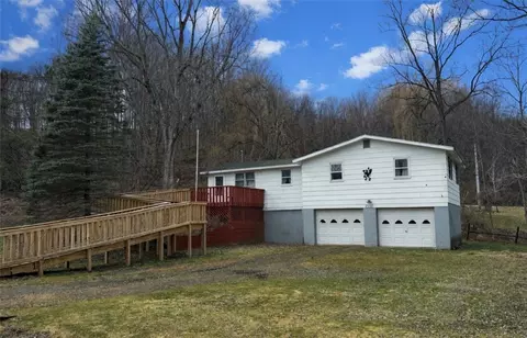 7557 E Port Bay Rd, Wolcott, NY 14590