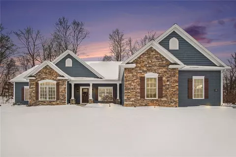 31 Boulder Creek Dr, Rush, NY 14543