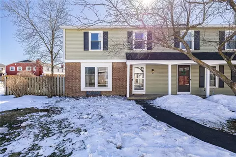 16 Springwood Dr, Webster, NY 14580
