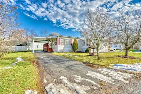 544 Rockview Dr, Holley, NY 14470