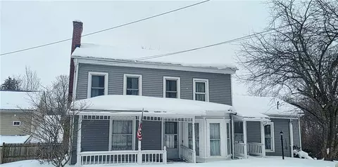 4 Park Rd W, Castile, NY 14427