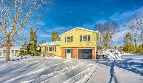 257 Farmview Dr, Macedon, NY 14502