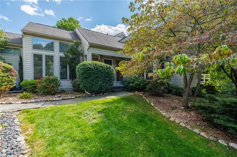 1 Woods Pt, Webster, NY 14580 photo 4