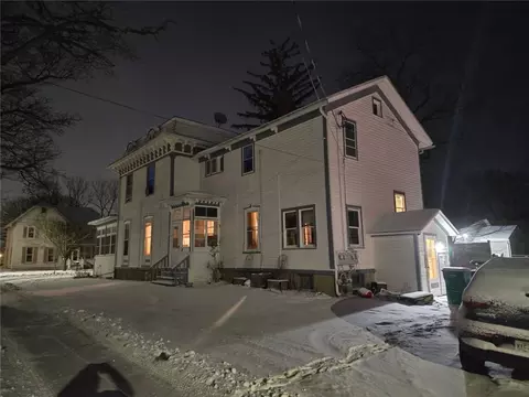17 Mckenzie St, Bergen, NY 14416